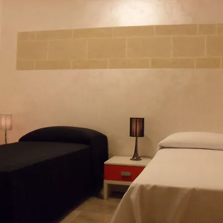 White Bed and Breakfast Λέτσε