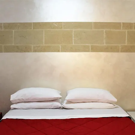 White Bed and Breakfast Λέτσε