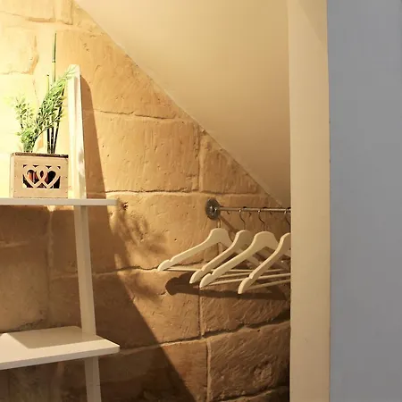 White Bed and Breakfast Λέτσε