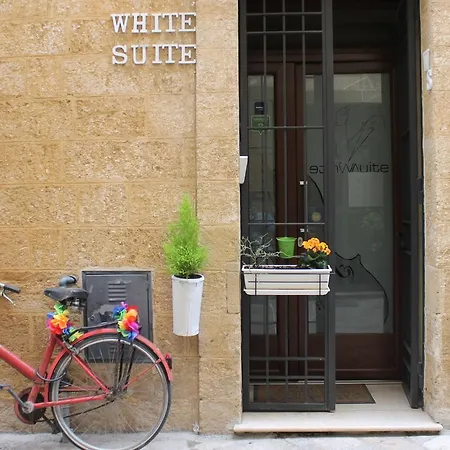 Bed and Breakfast White Λέτσε