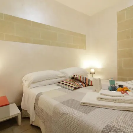 White Bed and Breakfast Λέτσε