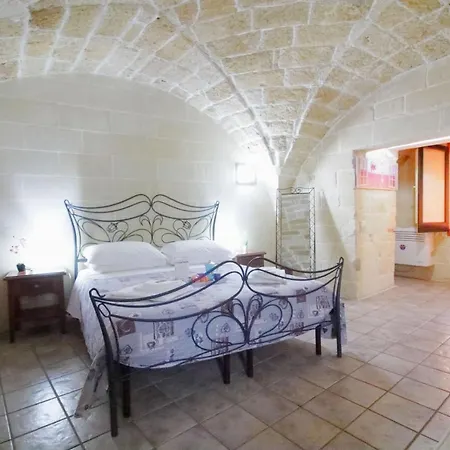 Bed and Breakfast White 2*