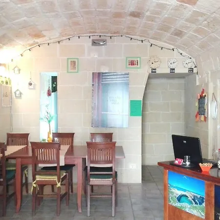 Bed & Breakfast White 2*