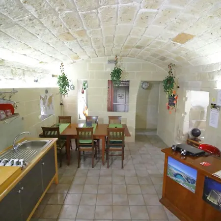Bed & Breakfast White 2*